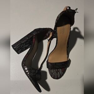 Fabric Patterned Heels Size 7.5